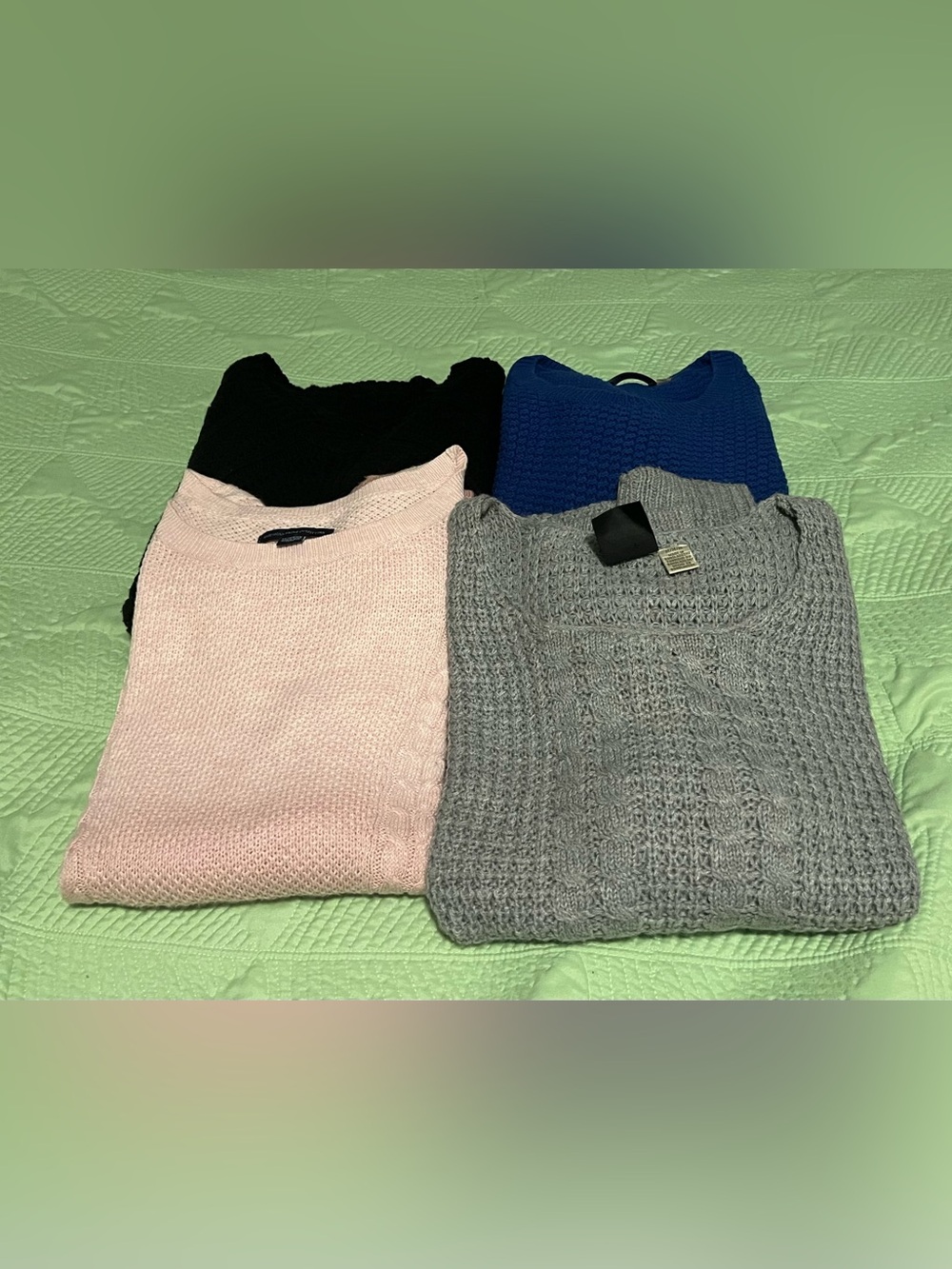 Sweater Collection. Group of 4. Size S-M